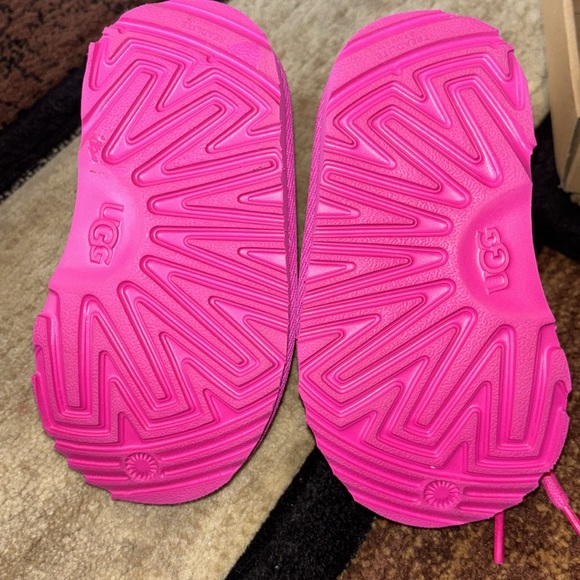 Kids Ugg boots - Picture 3 of 6